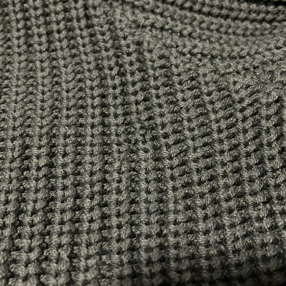 Hollister off the shoulder sweater - Picture 5 of 5